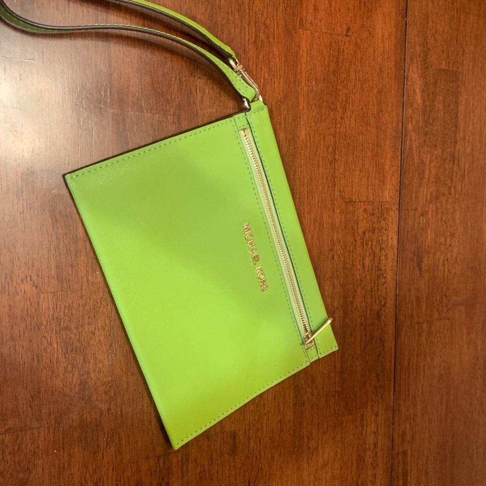 Brand new, authentic, rare color  green leather MIchael Kors wristlet. Must! - Picture 5 of 7